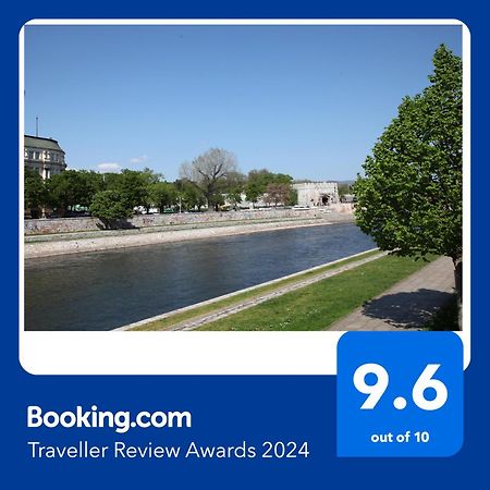 65 Square Meters Designer Apartment In Heart Of City - River View ! Park For Free Ni Eksteriør billede